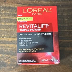 NWT L'Oreal Revitalift Triple Power Moisturizer
